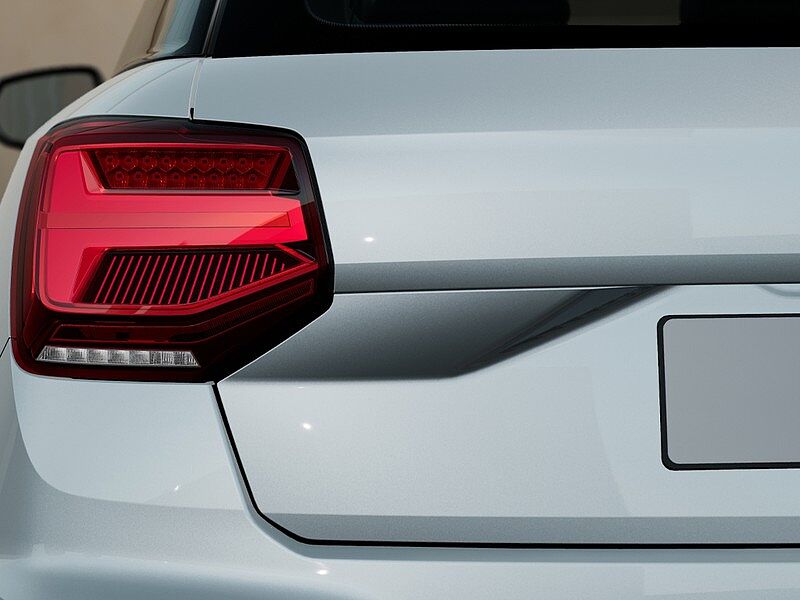 Audi Q2 35 TDI S tronic Identity Black