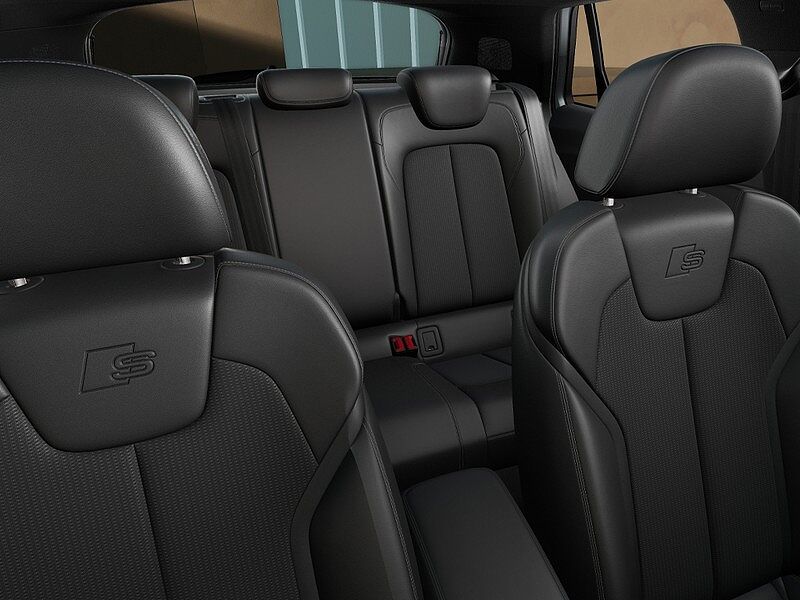 Audi Q2 35 TDI S tronic Identity Black