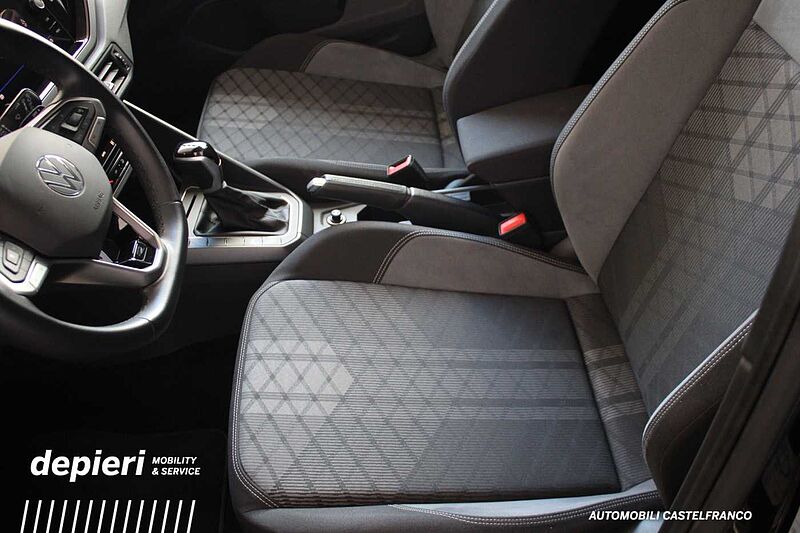 Volkswagen Taigo 1.0 TSI 110 CV DSG R-Line -Ok Neop