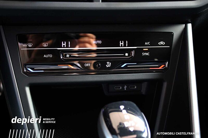 Volkswagen Taigo 1.0 TSI 110 CV DSG R-Line -Ok Neop