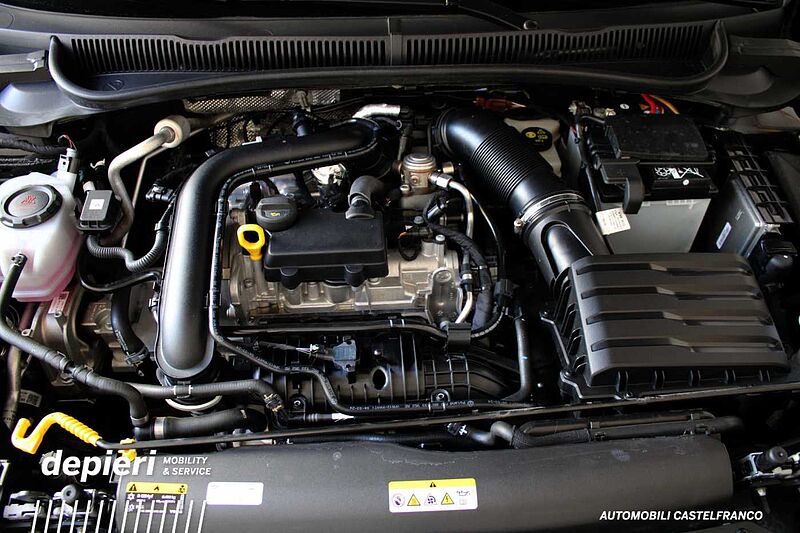 Volkswagen Taigo 1.0 TSI 110 CV DSG R-Line -Ok Neop