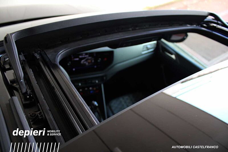 Volkswagen Taigo 1.0 TSI 110 CV DSG R-Line -Ok Neop