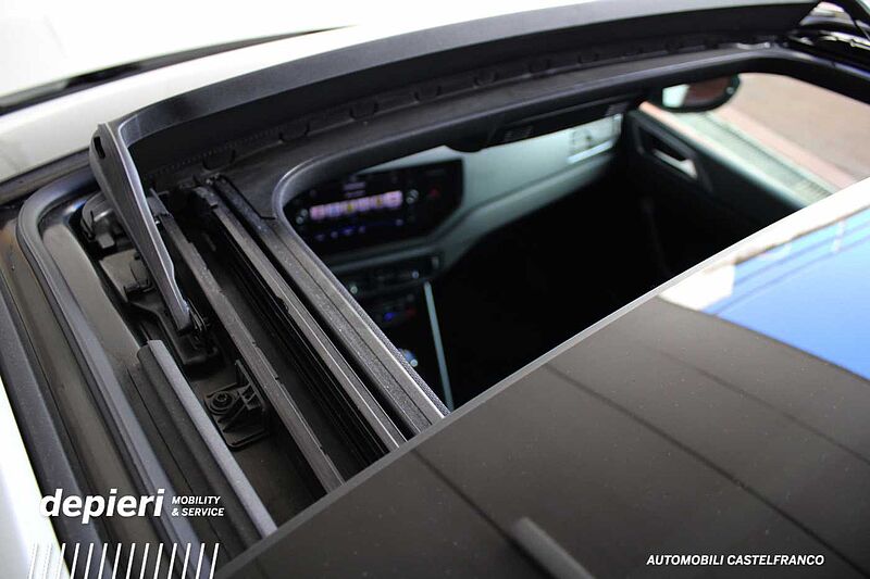 Volkswagen Taigo 1.0 TSI DSG R-Line -Ok Neop