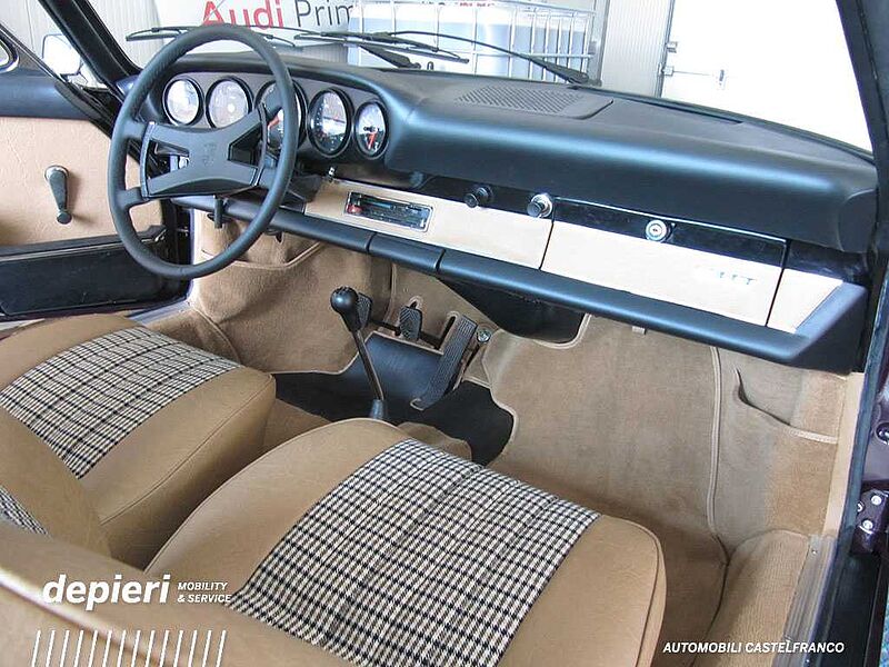 Porsche 911 2.4 T TARGA -tappo olio esterno *restaurata-matching